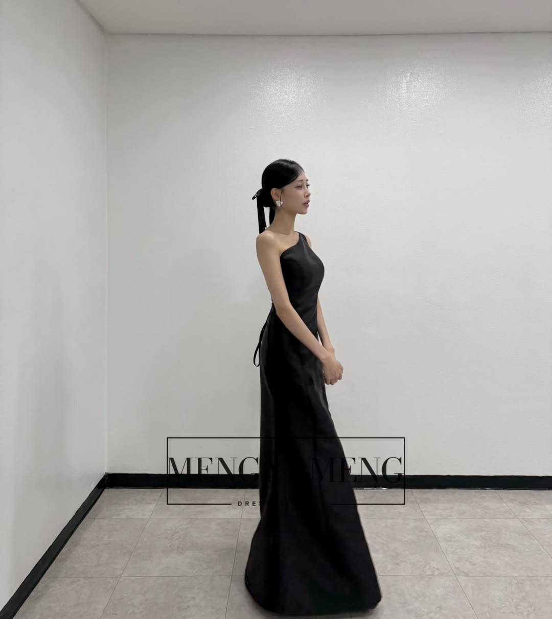 ZHUISHU Eine Schulter Schwarz  – Modern Korean Lifestyle Bewertung und Preis